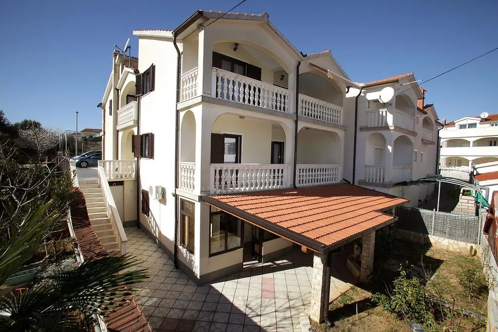 טרוגיר Apartments Villa Macola