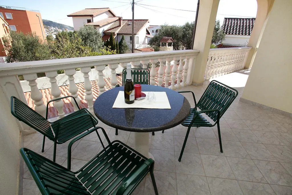 טרוגיר Apartments Villa Macola