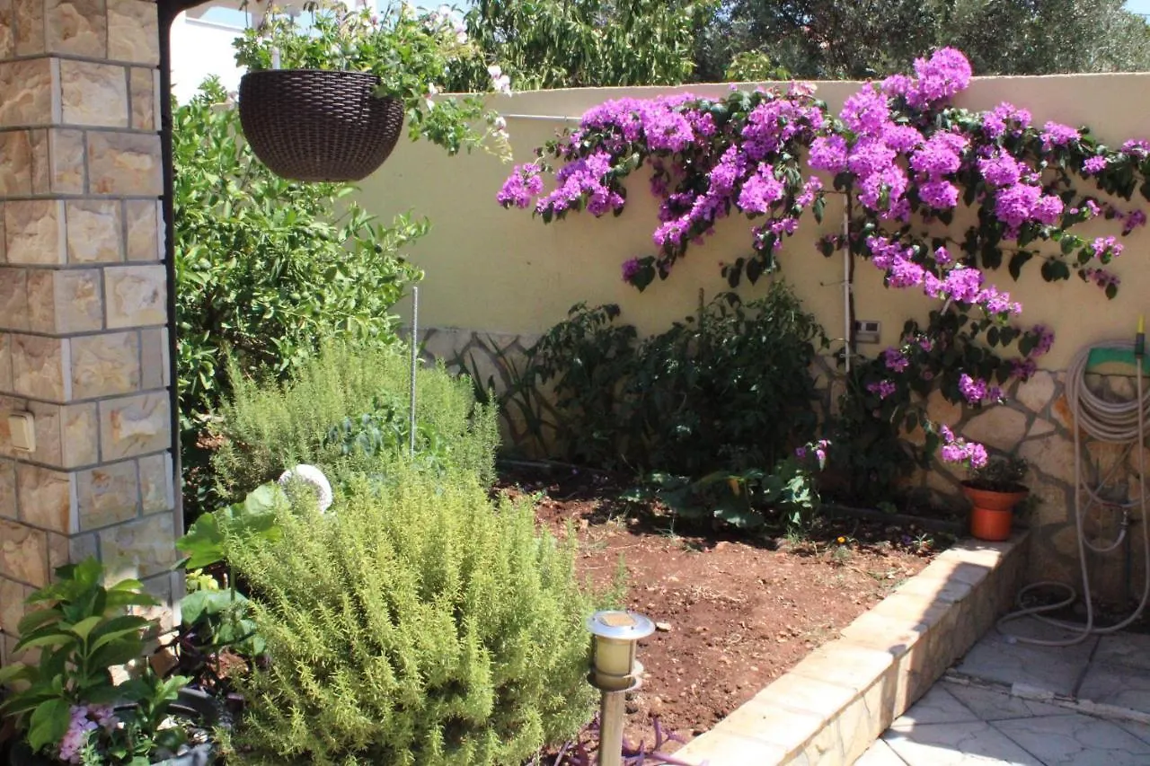 Apartments Villa Macola Trogir Croatia