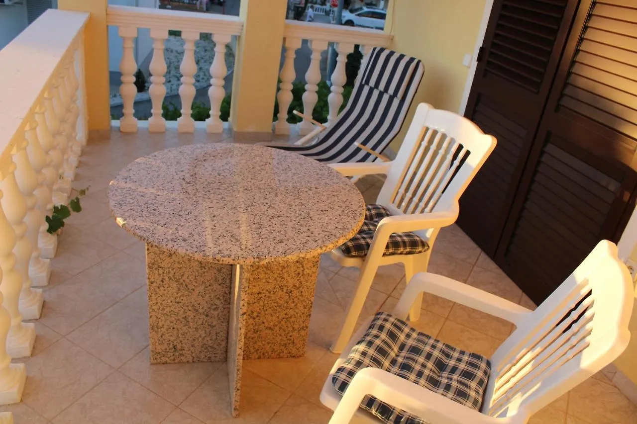 Apartments Villa Macola Trogir 0*,